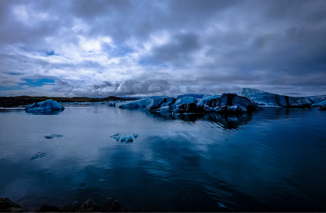 Freezing subantarctic sea ice shelves